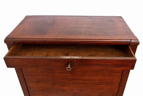 Secretaire Luigi XVI italiano  - Asta  Arredi Antichi, Oggetti d'Arte, Curiosities con una selezione di tappeti - Associazione Nazionale - Case d'Asta italiane