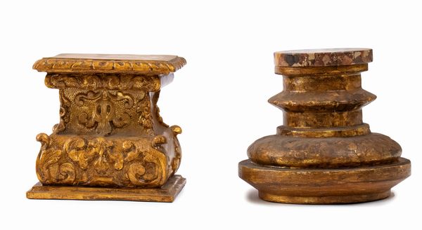 Due capitelli dorati, Luigi XVI  - Asta  Arredi Antichi, Oggetti d'Arte, Curiosities con una selezione di tappeti - Associazione Nazionale - Case d'Asta italiane