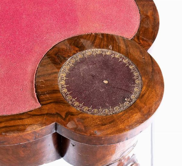 Tavolo da gioco georgiano inglese  - Asta  Arredi Antichi, Oggetti d'Arte, Curiosities con una selezione di tappeti - Associazione Nazionale - Case d'Asta italiane