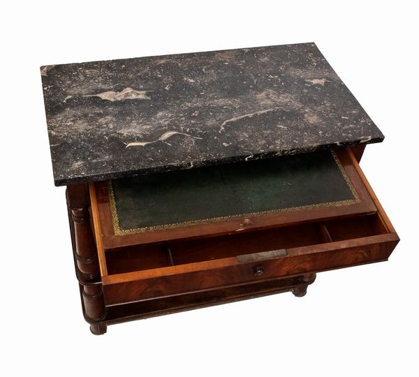 Tavolino scrittoio Luigi Filippo francese  - Asta  Arredi Antichi, Oggetti d'Arte, Curiosities con una selezione di tappeti - Associazione Nazionale - Case d'Asta italiane