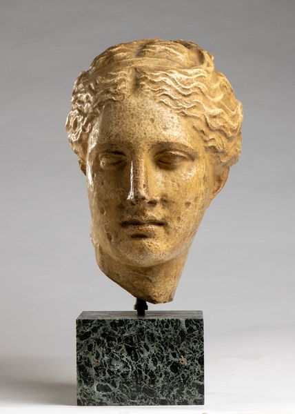 Scultura italiana raffigurante Igea  - Asta  Arredi Antichi, Oggetti d'Arte, Curiosities con una selezione di tappeti - Associazione Nazionale - Case d'Asta italiane