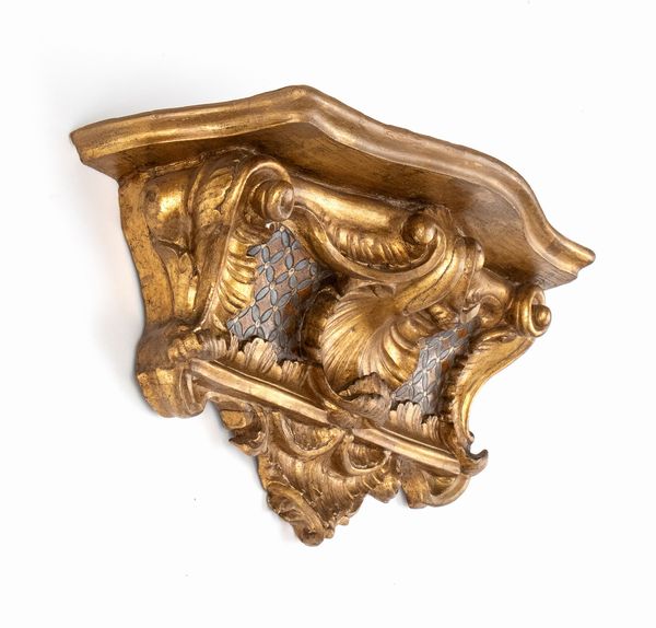 Mensola da muro italiana dorata, Luigi XVI  - Asta  Arredi Antichi, Oggetti d'Arte, Curiosities con una selezione di tappeti - Associazione Nazionale - Case d'Asta italiane