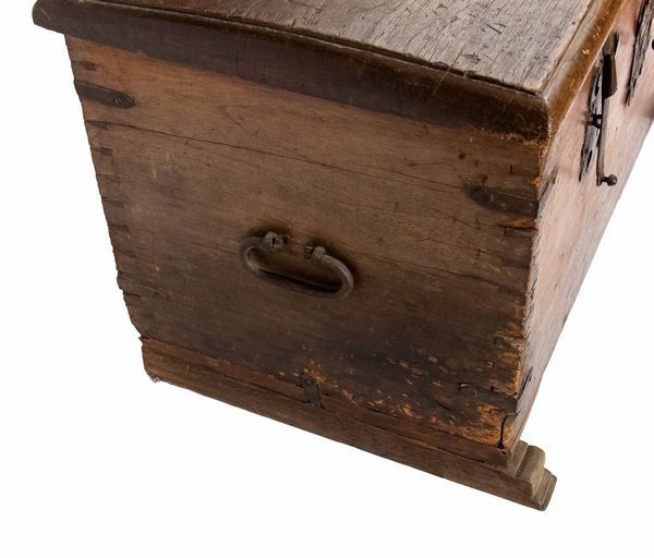 Forziere italiano, Luigi XVI  - Asta  Arredi Antichi, Oggetti d'Arte, Curiosities con una selezione di tappeti - Associazione Nazionale - Case d'Asta italiane