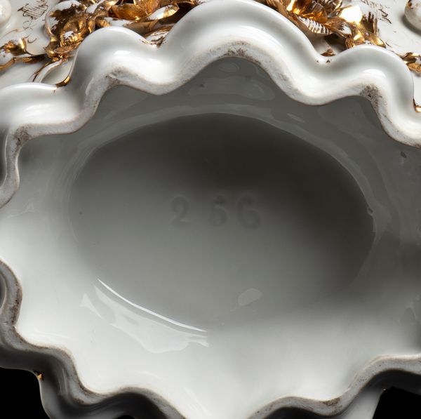 Centrotavola italiano porcellana attribuito Ginori  - Asta  Arredi Antichi, Oggetti d'Arte, Curiosities con una selezione di tappeti - Associazione Nazionale - Case d'Asta italiane