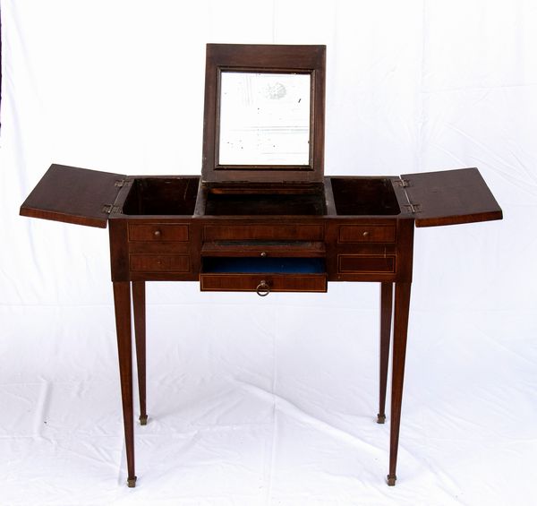 Toletta da donna francese Napoleone III  - Asta  Arredi Antichi, Oggetti d'Arte, Curiosities con una selezione di tappeti - Associazione Nazionale - Case d'Asta italiane