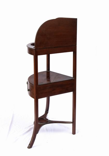 Mobile toletta angolare inglese Giorgio IV  - Asta  Arredi Antichi, Oggetti d'Arte, Curiosities con una selezione di tappeti - Associazione Nazionale - Case d'Asta italiane