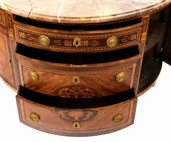 Coppia di comò italiani a demilune  - Asta  Arredi Antichi, Oggetti d'Arte, Curiosities con una selezione di tappeti - Associazione Nazionale - Case d'Asta italiane