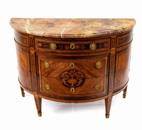 Coppia di comò italiani a demilune  - Asta  Arredi Antichi, Oggetti d'Arte, Curiosities con una selezione di tappeti - Associazione Nazionale - Case d'Asta italiane