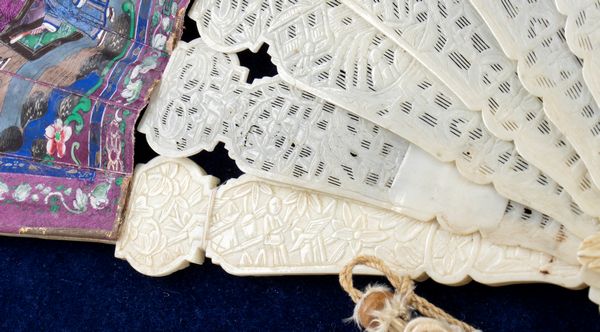 Ventaglio cinese in osso  - Asta  Arredi Antichi, Oggetti d'Arte, Curiosities con una selezione di tappeti - Associazione Nazionale - Case d'Asta italiane