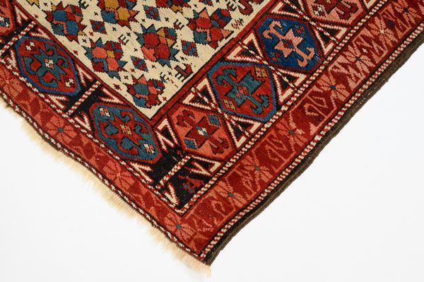 Tappeto Shirvan Kuba Caucaso  - Asta  Arredi Antichi, Oggetti d'Arte, Curiosities con una selezione di tappeti - Associazione Nazionale - Case d'Asta italiane