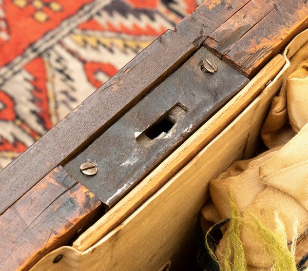 Cassone Luigi XIV italiano pirografato  - Asta  Arredi Antichi, Oggetti d'Arte, Curiosities con una selezione di tappeti - Associazione Nazionale - Case d'Asta italiane