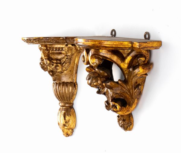Due mensole dorate, Luigi XVI  - Asta  Arredi Antichi, Oggetti d'Arte, Curiosities con una selezione di tappeti - Associazione Nazionale - Case d'Asta italiane