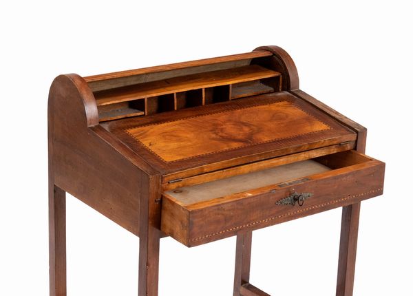 Scrittoio italiano a rullo  - Asta  Arredi Antichi, Oggetti d'Arte, Curiosities con una selezione di tappeti - Associazione Nazionale - Case d'Asta italiane