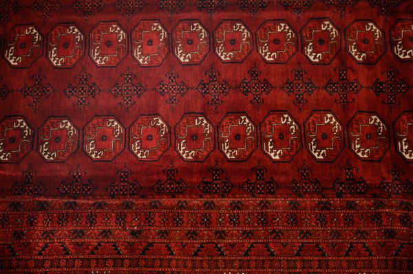 Tappeto Bukara Turkman  - Asta  Arredi Antichi, Oggetti d'Arte, Curiosities con una selezione di tappeti - Associazione Nazionale - Case d'Asta italiane