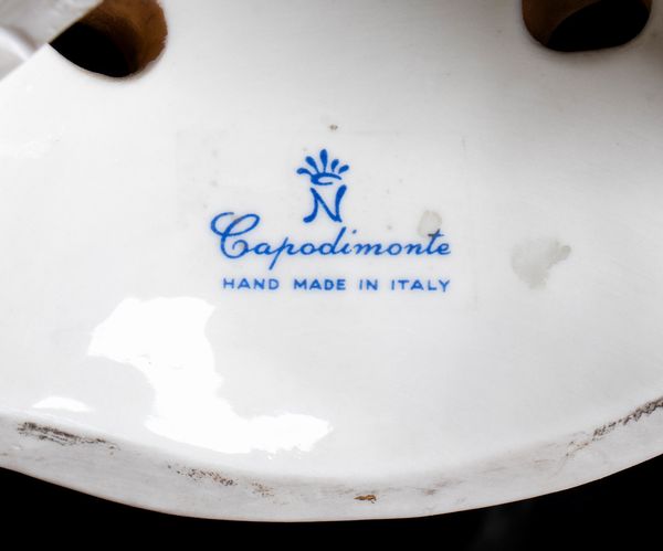 Tosca : Coppia di figure italiane in porcellana  - Asta  Arredi Antichi, Oggetti d'Arte, Curiosities con una selezione di tappeti - Associazione Nazionale - Case d'Asta italiane