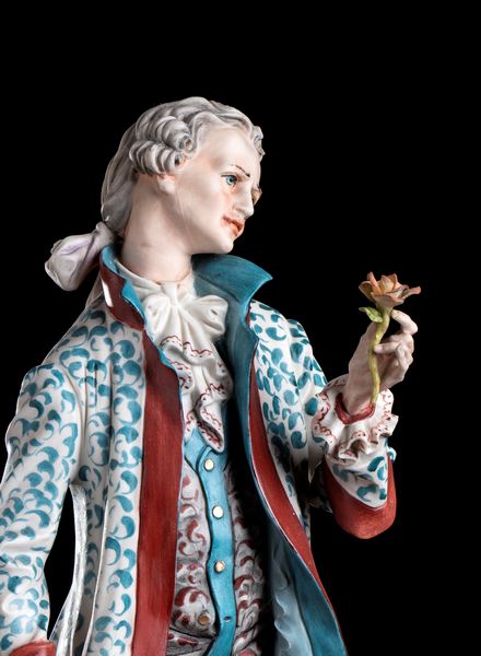 Tosca : Coppia di figure italiane in porcellana  - Asta  Arredi Antichi, Oggetti d'Arte, Curiosities con una selezione di tappeti - Associazione Nazionale - Case d'Asta italiane