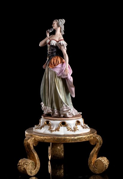 Tosca : Coppia di figure italiane in porcellana  - Asta  Arredi Antichi, Oggetti d'Arte, Curiosities con una selezione di tappeti - Associazione Nazionale - Case d'Asta italiane