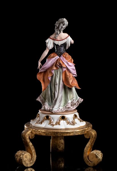 Tosca : Coppia di figure italiane in porcellana  - Asta  Arredi Antichi, Oggetti d'Arte, Curiosities con una selezione di tappeti - Associazione Nazionale - Case d'Asta italiane