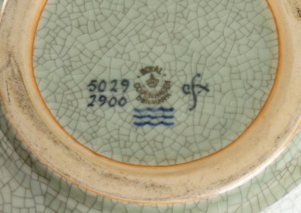 Thorkild Olsen : Vaso in porcellana Royal Copenhagen  - Asta  Arredi Antichi, Oggetti d'Arte, Curiosities con una selezione di tappeti - Associazione Nazionale - Case d'Asta italiane