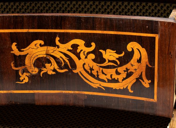 Como italiano in palissandro intarsiato  - Asta  Arredi Antichi, Oggetti d'Arte, Curiosities con una selezione di tappeti - Associazione Nazionale - Case d'Asta italiane