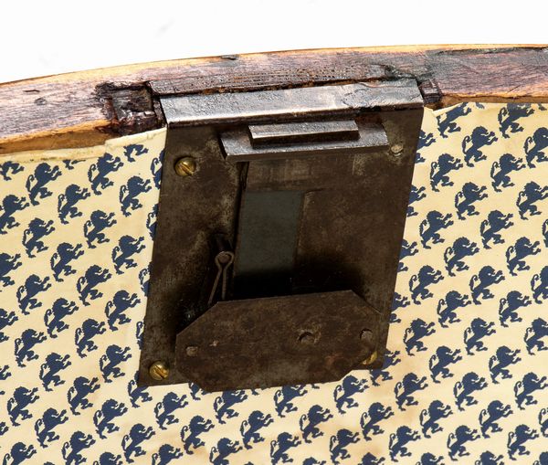 Como italiano in palissandro intarsiato  - Asta  Arredi Antichi, Oggetti d'Arte, Curiosities con una selezione di tappeti - Associazione Nazionale - Case d'Asta italiane