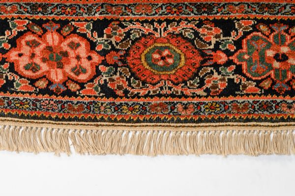 Tappeto Saruk Farahan  - Asta  Arredi Antichi, Oggetti d'Arte, Curiosities con una selezione di tappeti - Associazione Nazionale - Case d'Asta italiane