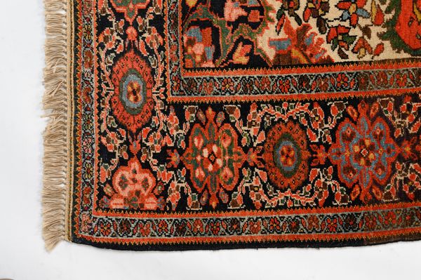 Tappeto Saruk Farahan  - Asta  Arredi Antichi, Oggetti d'Arte, Curiosities con una selezione di tappeti - Associazione Nazionale - Case d'Asta italiane