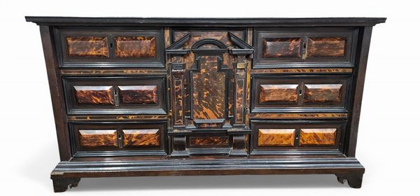 Monetiere italiano in legno ebanizzato e tartaruga  - Asta  Arredi Antichi, Oggetti d'Arte, Curiosities con una selezione di tappeti - Associazione Nazionale - Case d'Asta italiane