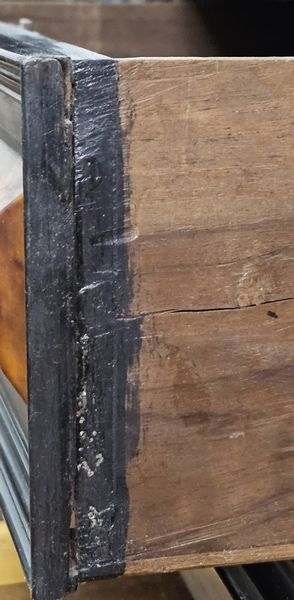 Monetiere italiano in legno ebanizzato e tartaruga  - Asta  Arredi Antichi, Oggetti d'Arte, Curiosities con una selezione di tappeti - Associazione Nazionale - Case d'Asta italiane