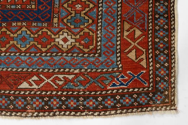 Tappeto Daghestan Caucaso  - Asta  Arredi Antichi, Oggetti d'Arte, Curiosities con una selezione di tappeti - Associazione Nazionale - Case d'Asta italiane