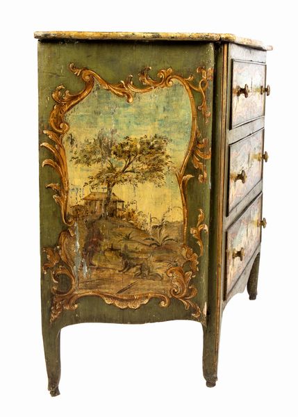 Comò italiano laccato Luigi XV  - Asta  Arredi Antichi, Oggetti d'Arte, Curiosities con una selezione di tappeti - Associazione Nazionale - Case d'Asta italiane