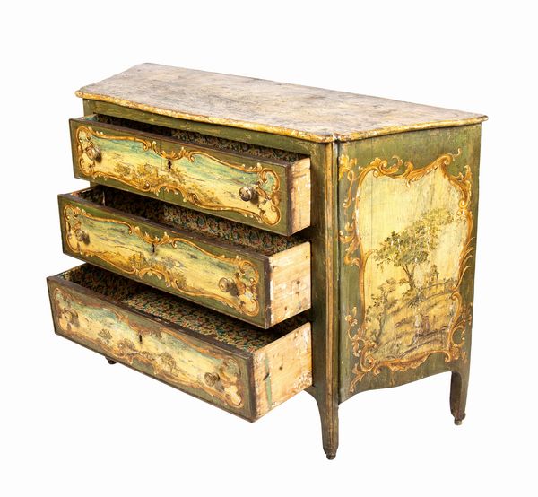 Comò italiano laccato Luigi XV  - Asta  Arredi Antichi, Oggetti d'Arte, Curiosities con una selezione di tappeti - Associazione Nazionale - Case d'Asta italiane