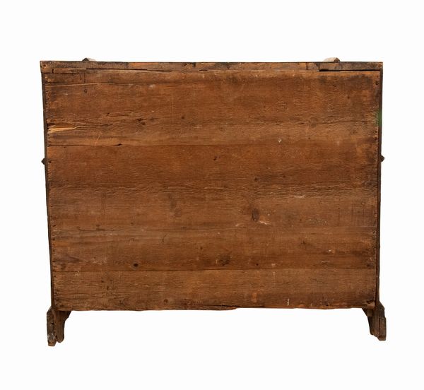 Ribalta italiana in noce, Luigi XV  - Asta  Arredi Antichi, Oggetti d'Arte, Curiosities con una selezione di tappeti - Associazione Nazionale - Case d'Asta italiane