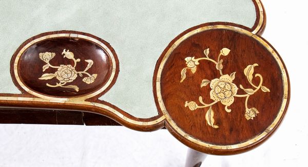 John Channon : Tavolino da gioco inglese Giorgio II  - Asta  Arredi Antichi, Oggetti d'Arte, Curiosities con una selezione di tappeti - Associazione Nazionale - Case d'Asta italiane