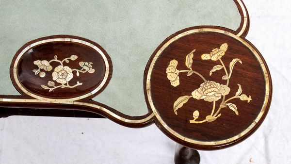 John Channon : Tavolino da gioco inglese Giorgio II  - Asta  Arredi Antichi, Oggetti d'Arte, Curiosities con una selezione di tappeti - Associazione Nazionale - Case d'Asta italiane