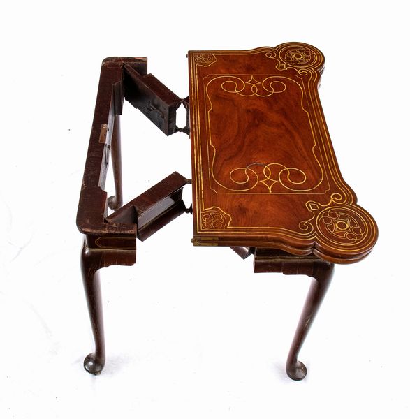 John Channon : Tavolino da gioco inglese Giorgio II  - Asta  Arredi Antichi, Oggetti d'Arte, Curiosities con una selezione di tappeti - Associazione Nazionale - Case d'Asta italiane