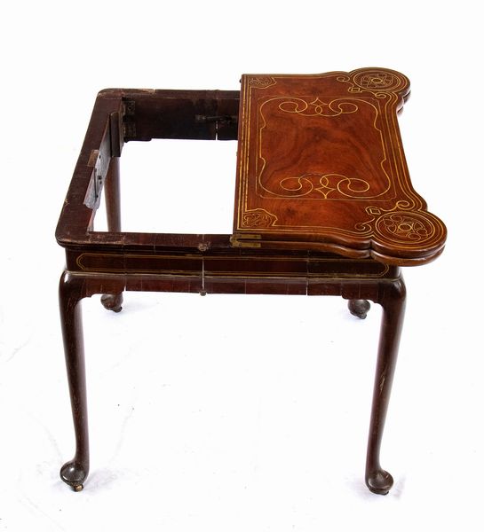 John Channon : Tavolino da gioco inglese Giorgio II  - Asta  Arredi Antichi, Oggetti d'Arte, Curiosities con una selezione di tappeti - Associazione Nazionale - Case d'Asta italiane