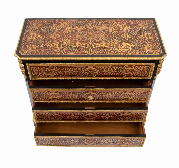 Comò francese in stile Charles Boullé, Napoleone III  - Asta  Arredi Antichi, Oggetti d'Arte, Curiosities con una selezione di tappeti - Associazione Nazionale - Case d'Asta italiane