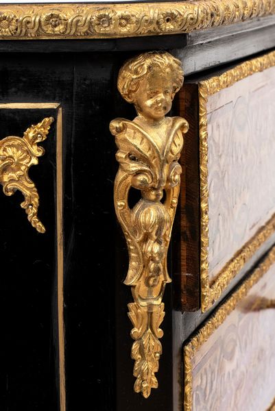 Comò francese in stile Charles Boullé, Napoleone III  - Asta  Arredi Antichi, Oggetti d'Arte, Curiosities con una selezione di tappeti - Associazione Nazionale - Case d'Asta italiane