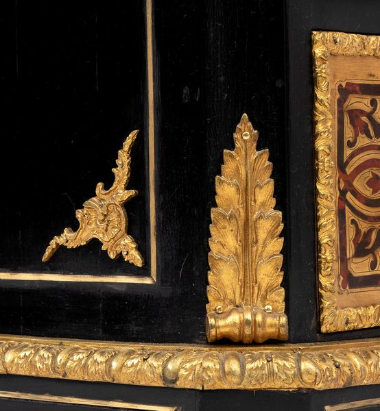 Comò francese in stile Charles Boullé, Napoleone III  - Asta  Arredi Antichi, Oggetti d'Arte, Curiosities con una selezione di tappeti - Associazione Nazionale - Case d'Asta italiane