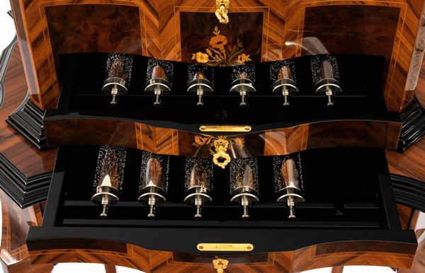 Carillon reuge edizione limitata 048/200  - Asta  Arredi Antichi, Oggetti d'Arte, Curiosities con una selezione di tappeti - Associazione Nazionale - Case d'Asta italiane