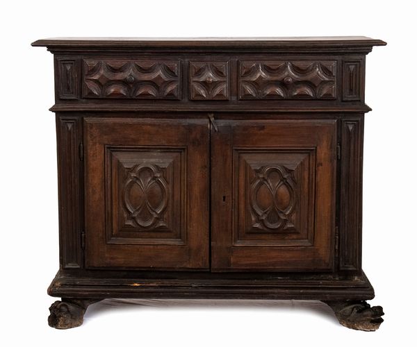 Credenza italiana Luigi XIV  - Asta  Arredi Antichi, Oggetti d'Arte, Curiosities con una selezione di tappeti - Associazione Nazionale - Case d'Asta italiane