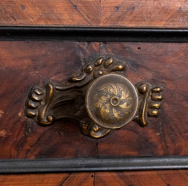 Trumeau italiano in noce con intarsi in avorio  - Asta  Arredi Antichi, Oggetti d'Arte, Curiosities con una selezione di tappeti - Associazione Nazionale - Case d'Asta italiane