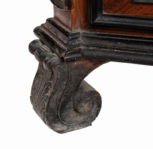 Trumeau italiano in noce con intarsi in avorio  - Asta  Arredi Antichi, Oggetti d'Arte, Curiosities con una selezione di tappeti - Associazione Nazionale - Case d'Asta italiane