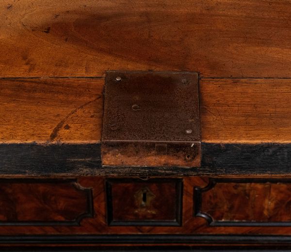 Trumeau italiano in noce con intarsi in avorio  - Asta  Arredi Antichi, Oggetti d'Arte, Curiosities con una selezione di tappeti - Associazione Nazionale - Case d'Asta italiane