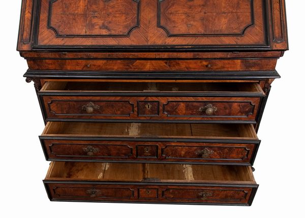 Trumeau italiano in noce con intarsi in avorio  - Asta  Arredi Antichi, Oggetti d'Arte, Curiosities con una selezione di tappeti - Associazione Nazionale - Case d'Asta italiane