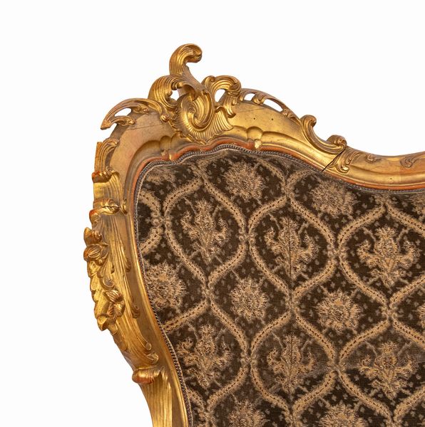 Divano dorato  Luigi XVI italiano con poggiapiedi  - Asta  Arredi Antichi, Oggetti d'Arte, Curiosities con una selezione di tappeti - Associazione Nazionale - Case d'Asta italiane