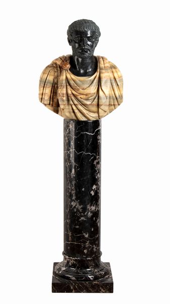 Busto di Imperatore Romano in marmo giallo  - Asta  Arredi Antichi, Oggetti d'Arte, Curiosities con una selezione di tappeti - Associazione Nazionale - Case d'Asta italiane