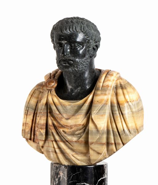 Busto di Imperatore Romano in marmo giallo  - Asta  Arredi Antichi, Oggetti d'Arte, Curiosities con una selezione di tappeti - Associazione Nazionale - Case d'Asta italiane