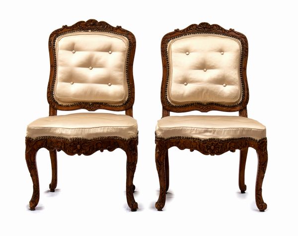 Gruppo di quattro poltrone francesi, Reggenza  - Asta  Arredi Antichi, Oggetti d'Arte, Curiosities con una selezione di tappeti - Associazione Nazionale - Case d'Asta italiane